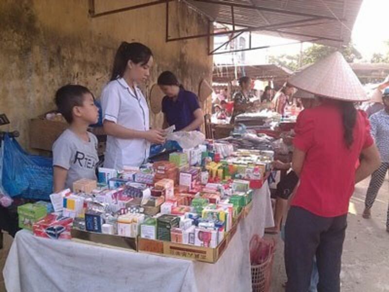 Tình trạng buôn bán và sử dụng các loại thuốc kháng sinh bừa bãi rất đáng báo động, nhất là vùng nông thôn. (Kenhphunu.com)