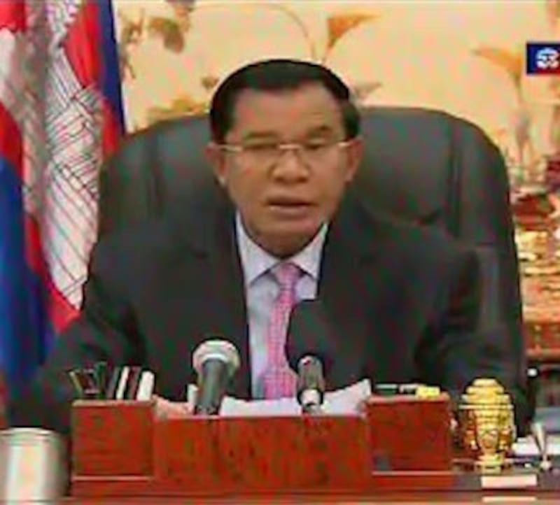 Hun Sen urges the nation to remain calm ahead of the ICJ ruling on the Preah Vihear temple site, Nov. 7, 2013. Screenshot courtesy of TVK