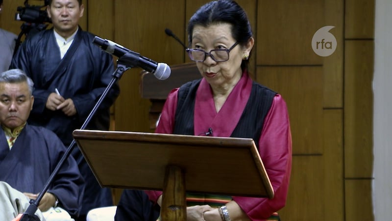 སྐབས་ ༡༨ བོད་མི་མང་སྤྱི་འཐུས་ཚོཊ་གཙོ་བཀྲས་ཁང་སྒྲོལ་མ་ཚེ་རིང་ལཊ་ཀྱིས་ཆེས་མཐོའི་ཁྲིམས་ཞིབ་པ་ཆེ་བའི་མདུན་ལས་འཁུར་དམ་འབུལ་ཞུས། ༢༠༢༦།༦།༡