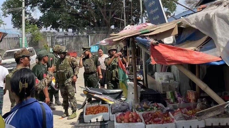 KIA တပ်ဖွဲ့ဝင်များအား ၂၀၂၄ ခုနှစ် ဧပြီ ၄ ရက်နေ့က လွယ်ဂျယ်မြို့တွင် တွေ့ရစဉ်။ (Photo: Citizen Journalist)