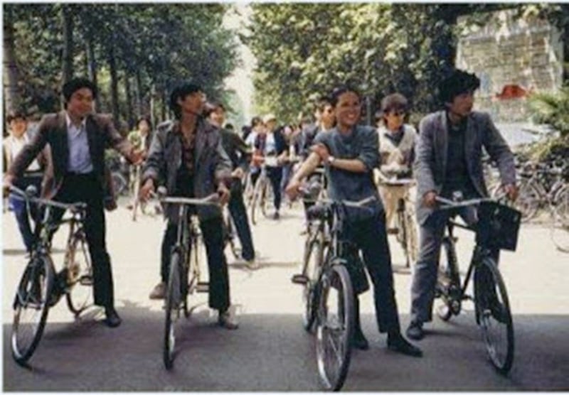 1989年5月10日,周勇军、王丹、王超华、郑旭光在游行队伍中。(六四档案/8964museum.com)