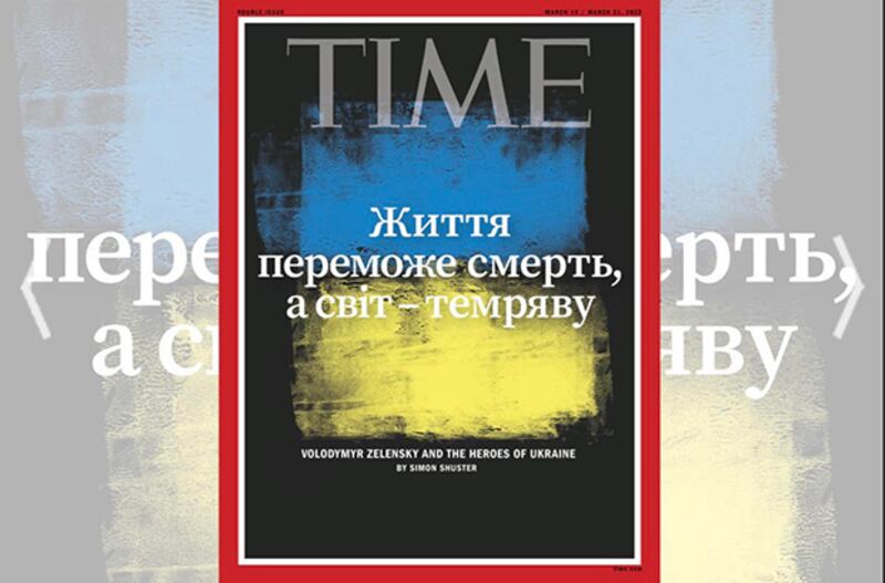 最新一期《時代》雜誌向澤連斯基和烏克蘭致敬。上面印有一句總統澤連斯基的名言:「生命將戰勝死亡,光明將戰勝黑暗」。(網絡截圖)