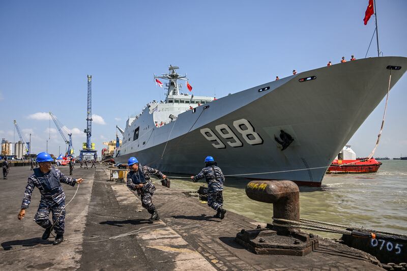 Indonesian navy personnel pull the mooring line of Chinese People's Liberation Army navy ship Kunlun Shan at Tanjung Perak Port in Surabaya on Aug 2, 2026.