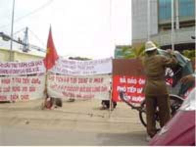 TienGiangLandDispute200b.jpg