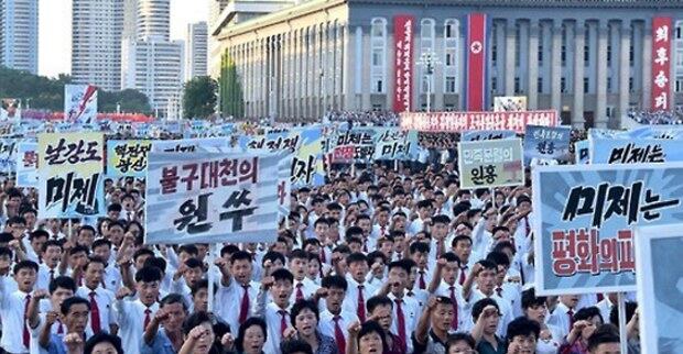 평양 김일성광장에서 열린 '6·25 미제 반대 투쟁의 날' 평양시군중대회가 모습.