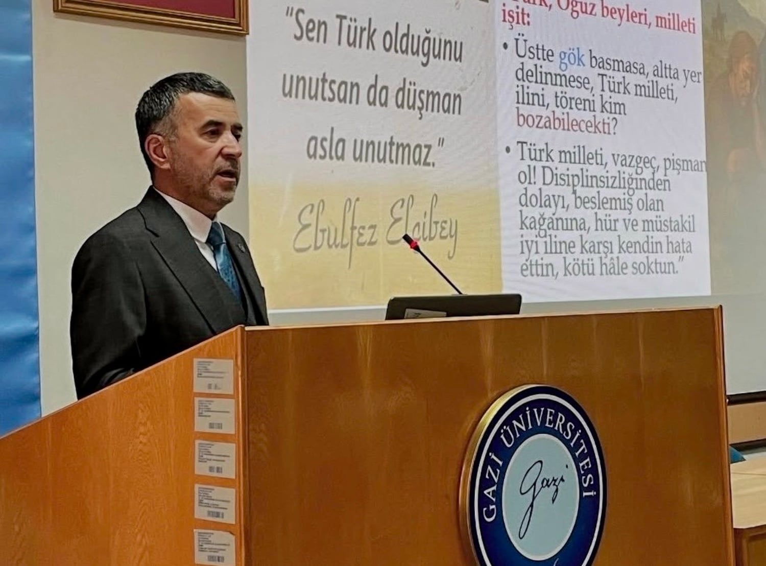 پروفېسسور دوكتۇر ئابدۇررەشىد جەلىل قارلۇقنىڭ ئىنگلىزچە ئاكادېمىك كىتابى نەشىر قىلىندى