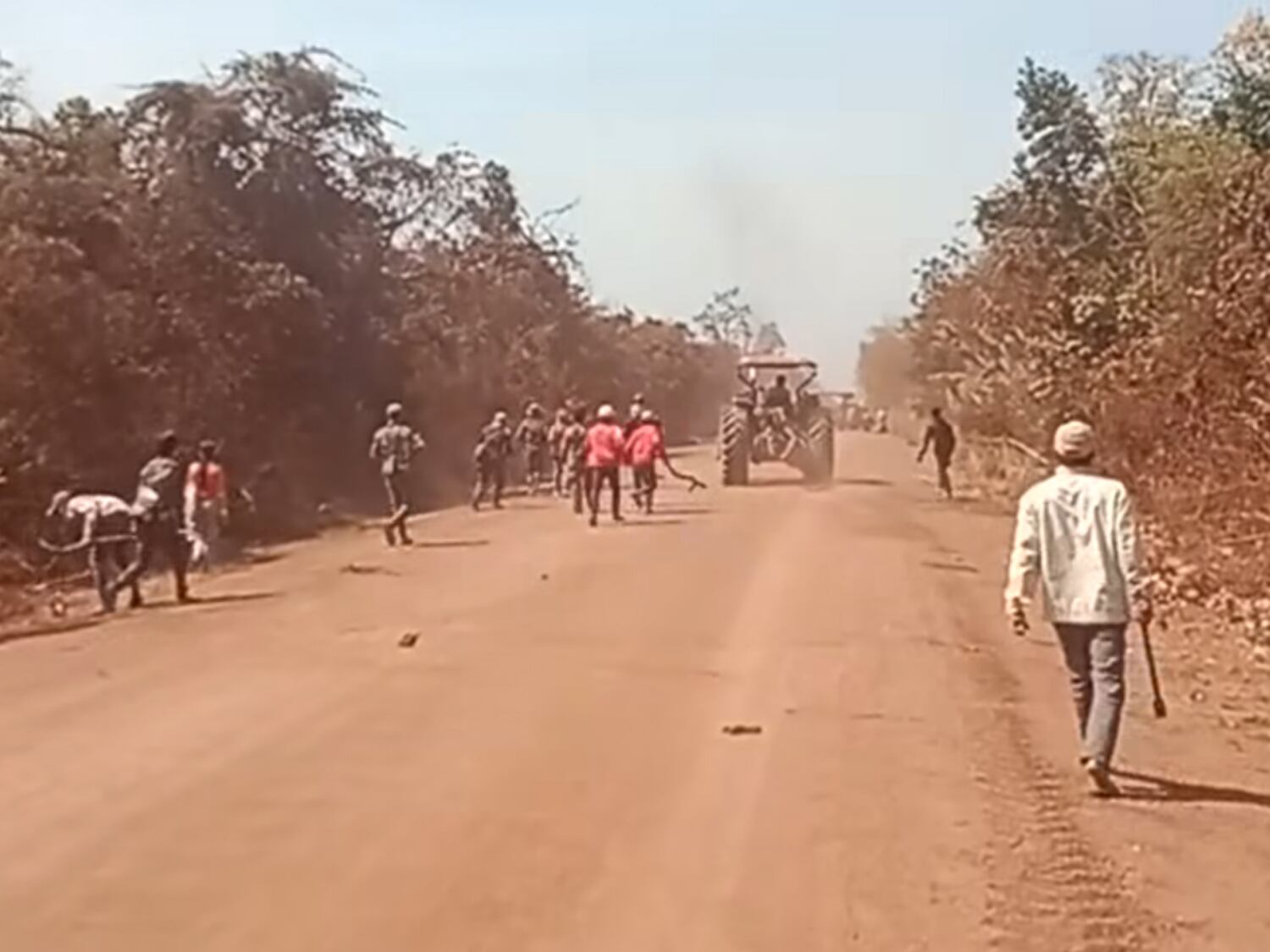 Some 200 villagers block tractors during clash over farmland in Cambodia