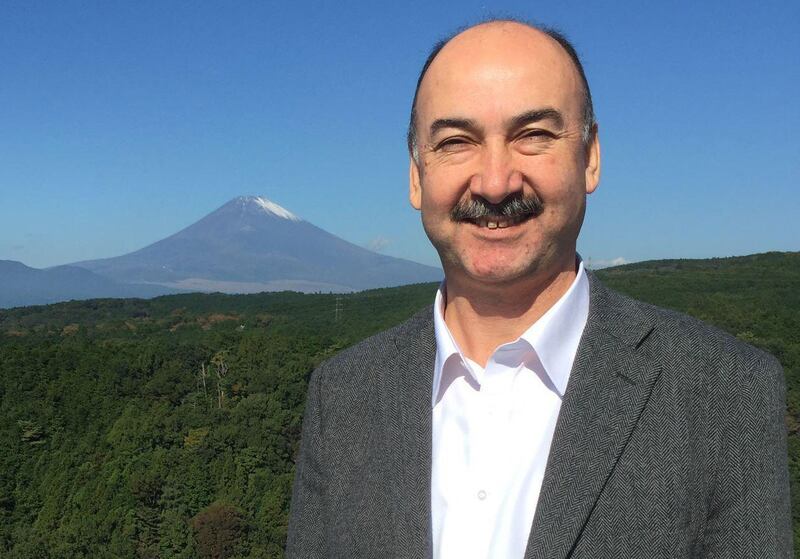 كومپيۇتېر مۇتەخەسسىسى غەيرەت توختى (كەنجى). 2016-يىلى نويابىر، ياپونىيە.