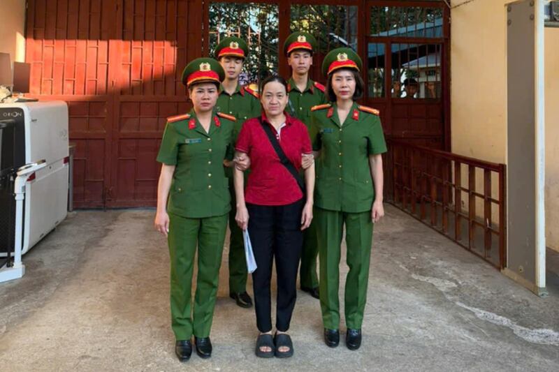 Thân nhân liệt sĩ bị bắt vì tố chính quyền “cướp” đất đem cho tài xế Chủ tịch tỉnh