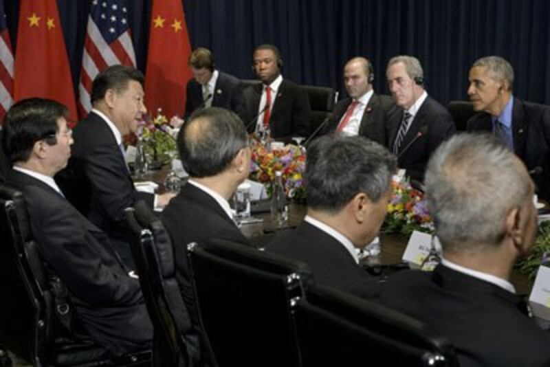 Tổng thống Mỹ Barack Obama cùng Phó cố vấn an ninh quốc gia Ben Rhodes, Đại diện Thương mại Mỹ Michael Froman và Chủ tịch Trung Quốc Tập Cận Bình trong cuộc họp ở Lima, Peru hôm 19/11/2016.