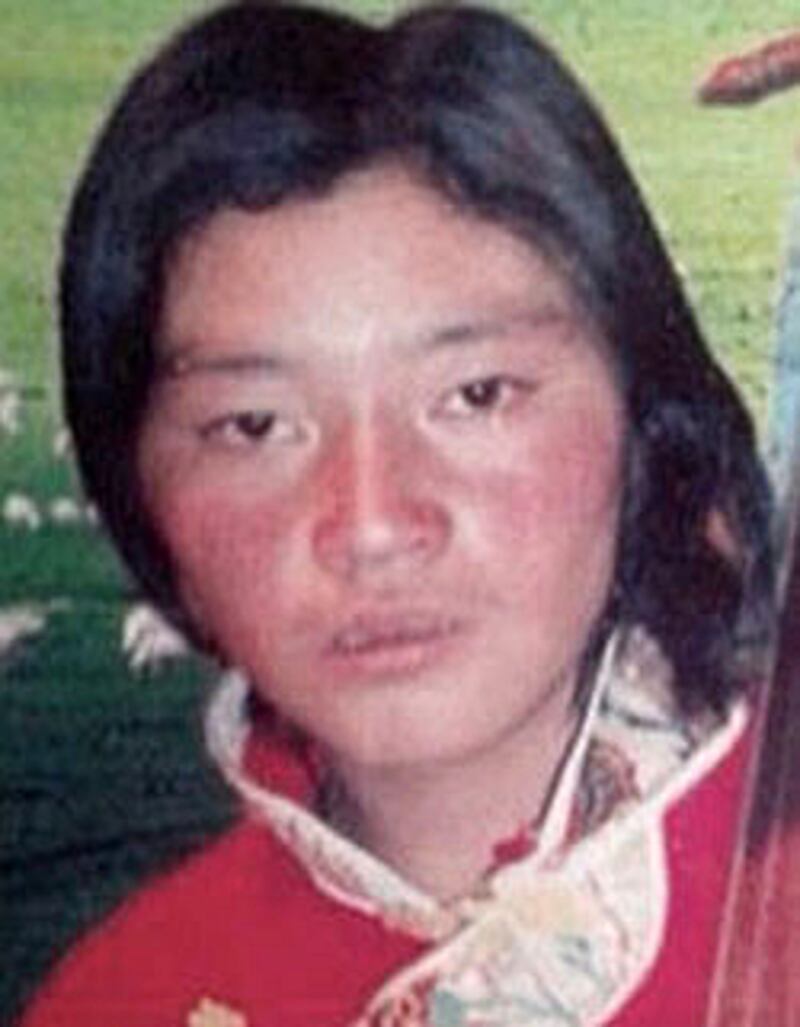 20歲牧民娘吉本11月12日晚上，在同仁縣多哇鄉政府外自焚身亡。(照片來自維權人士)