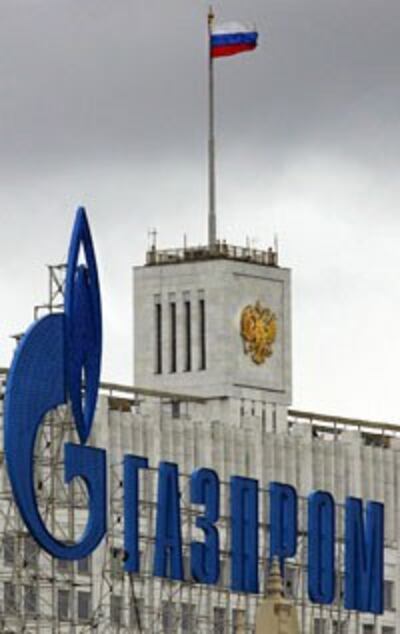 Logo của tập đoàn dầu khí Nga khổng lồ Gazprom tại Moscow. AFP photo