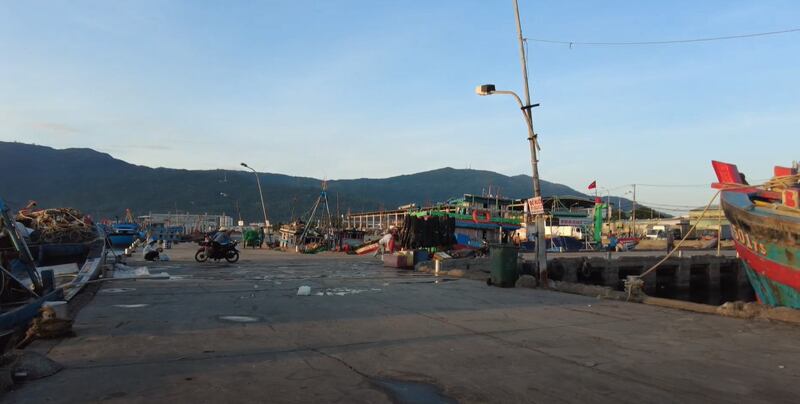 Cảng cá Thọ Quang vắng bóng người.