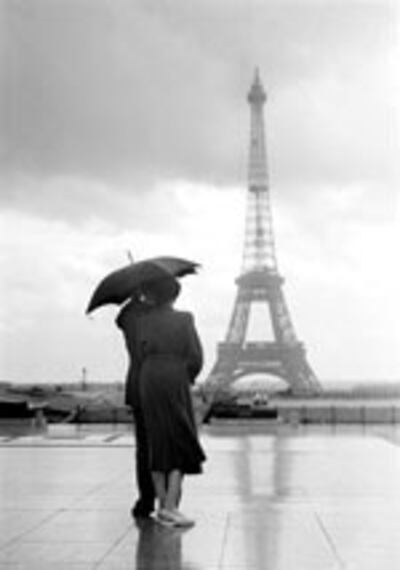 ParisCoupleRain150.jpg