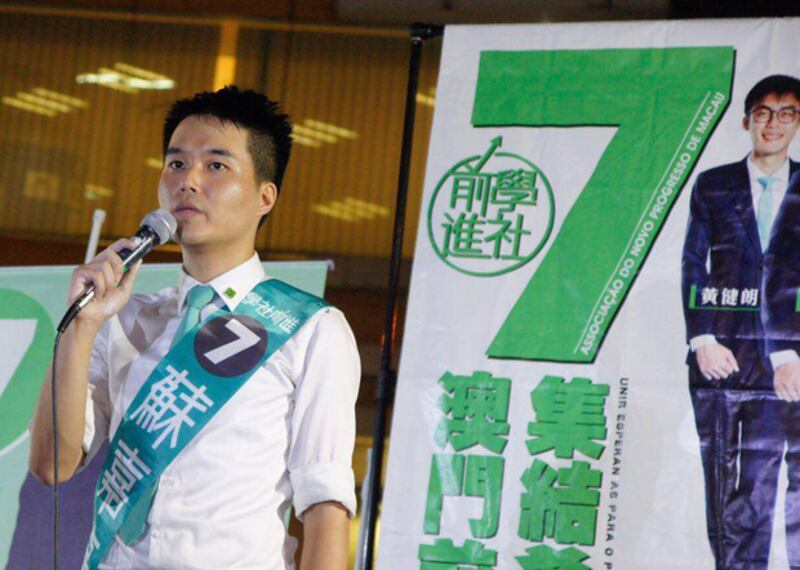 澳門最年輕立法會議員蘇嘉豪表示,目前澳門政府是單靠亮麗的經濟數字去管治,無視其他深層次問題。(新澳門學社臉書圖片 / 拍攝日期不詳)