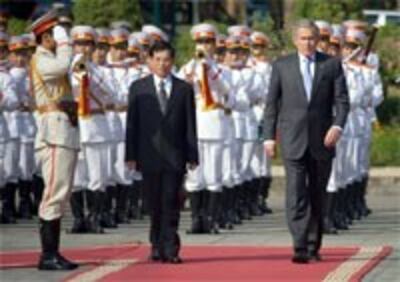 BushApecVietnamTriet200.jpg