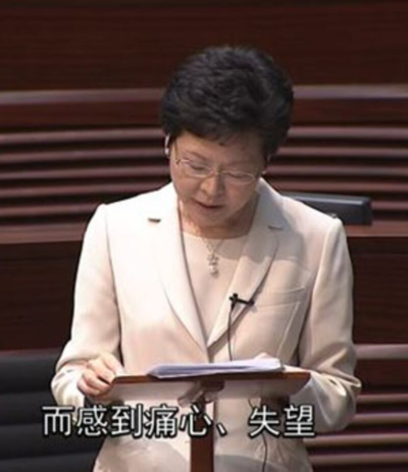 2015年6月18日，政務司長林鄭月娥總結發言，指方案被否決感到痛心及失望，她說自己問心無愧。 (香港政府新聞網截圖)