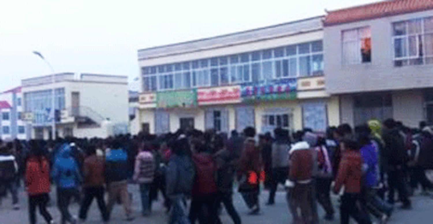 Part of the student crowd protesting over language rights in Rebkong county.