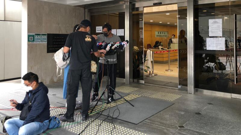 大批傳媒到場採訪。（張展豪攝）