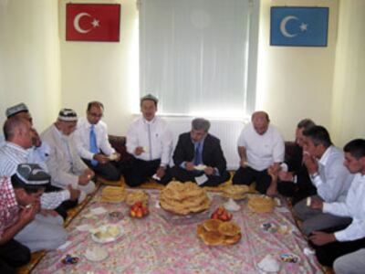Turk-ministiri-Qeyseri-Uyghur-wexpide-mihman-Siyit-Tumturk-305