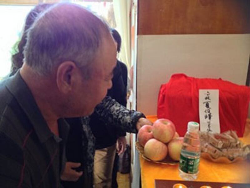 夏俊峰家人在家為他設置靈堂悼念。(照片由微博下載,經張晶同意使用)