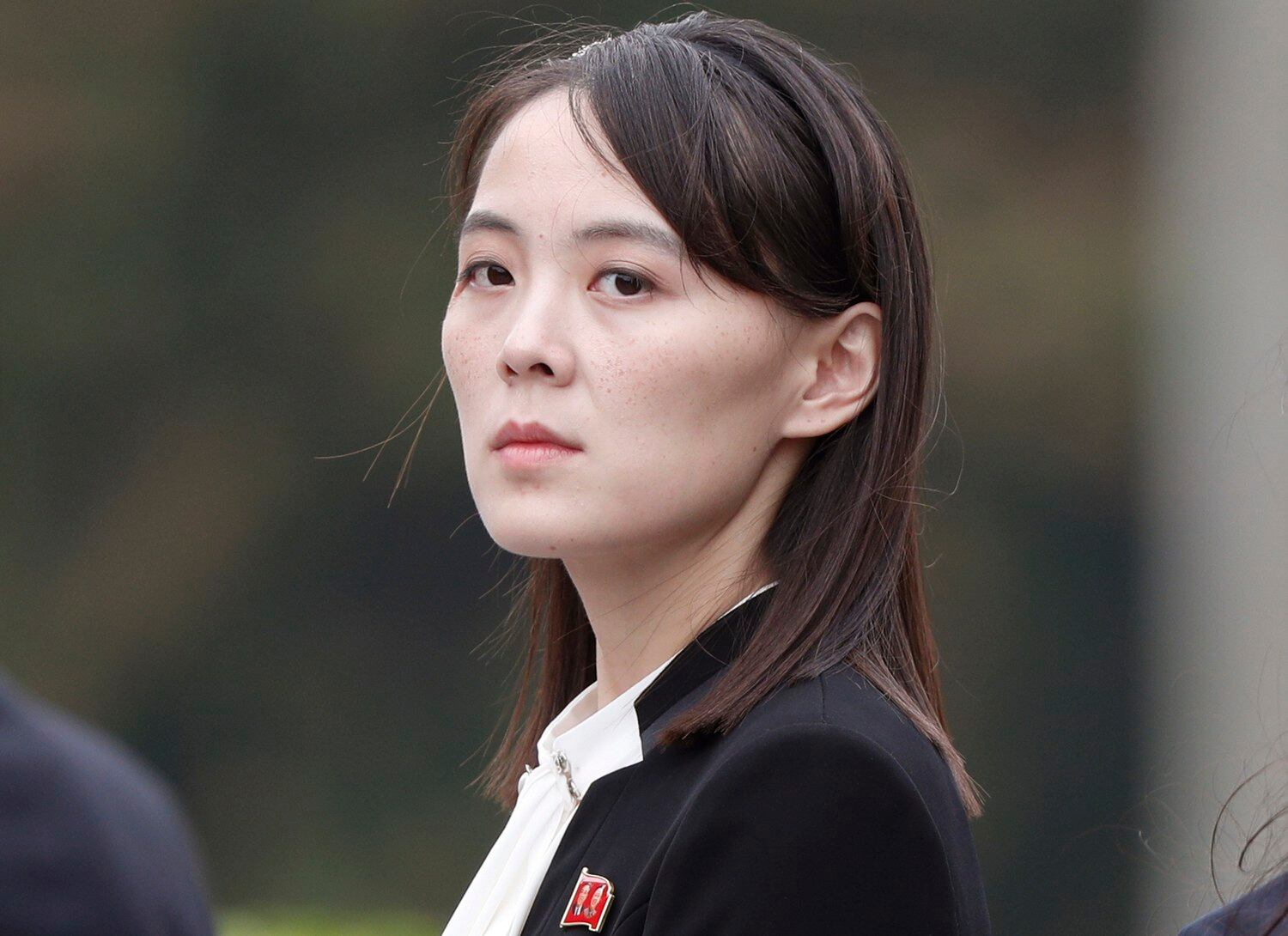 지난 2019년 3월 2일 김정은 북 국무위원장 베트남 방문 당시 호찌민 묘 참배를 수행한 김여정의 모습.