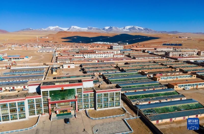 འབྲོག་པ་ཡོངས་སུ་གནས་སྤོ་བྱེད་པའི་ནག་ཆུ་མཚེའུ་གཉིས་རྫོང་གི་རྣམ་པ།