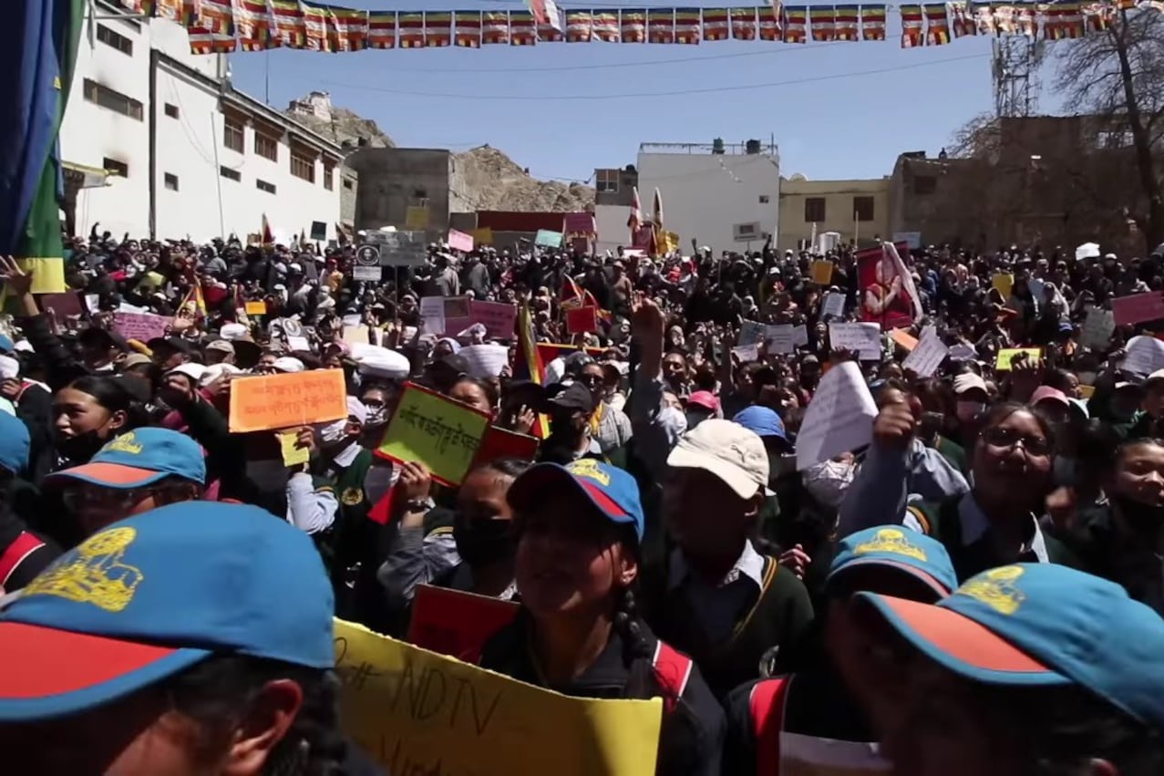 拉达克数万民众的抗议游行