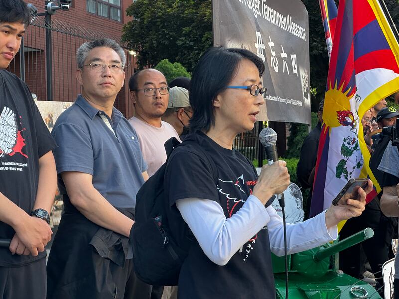 多倫多支持中國民運會副主席李蘭菊表示，2019年香港社會運動彷如天安門事件的翻版，希望來自香港的年青人明白悼念六四與自己的關係。（胡彗藍 攝）