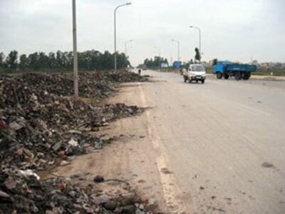 Rác dọc bên đường