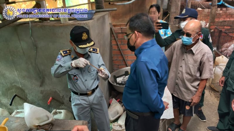 Authorities_is_testing_local_wine_in_Lavea_Em_Kandal_following_12_died_by_poisoning_052121.jpg