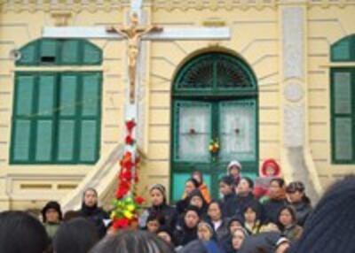 080402-CatholicLAnd_200.jpg