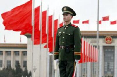 Công an Trung Quốc đứng gác trước Quốc Hội. AFP Photo.