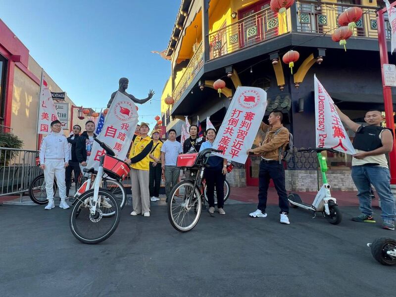 本次活动的参与者在洛杉矶唐人街。（范英龙提供）