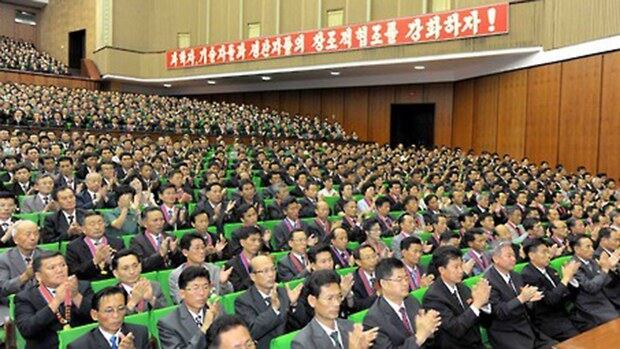 이일칠과학자기술자돌격대운동 40주년 기념 중앙보고회 모습.