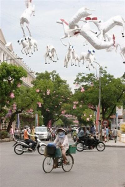Hue-Tourist-250.jpg
