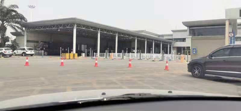 2021年4月1日，与缅甸接壤的瑞丽市设有多个边境关卡。（李先生独家提供）