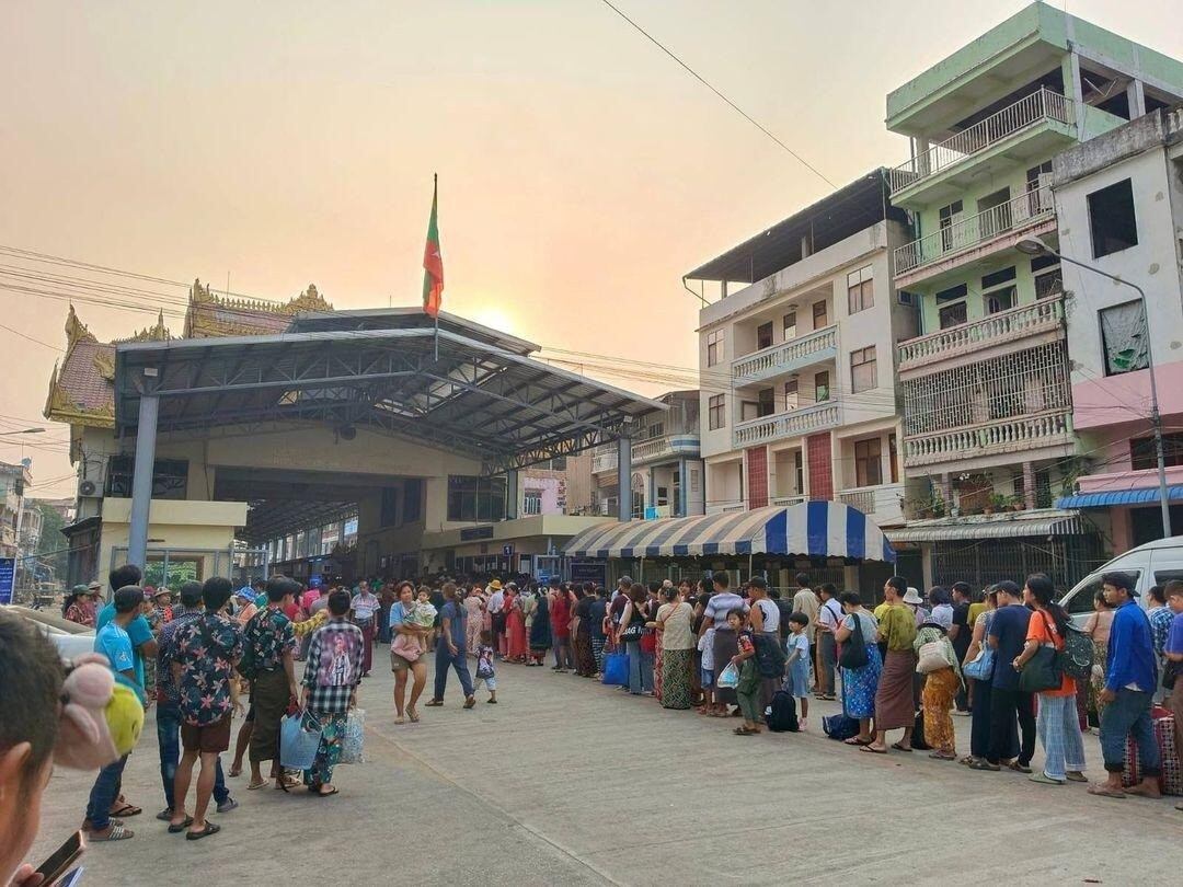 Residents flee Myanmar into Thailand as fighting intensifies