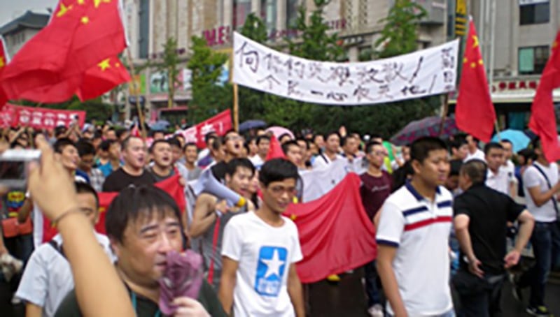 资料图片：2012年8月，受民族主义情绪感染的中国民众在西安举行反日示威。（市民提供）