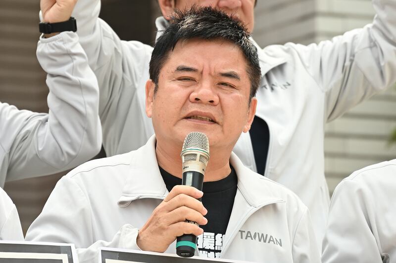 2021年3月29日，民進黨立委莊瑞雄：和守護人權、拒絕獨裁、愛護民主的廠商和朋友們站在一起。（鍾廣政 攝）