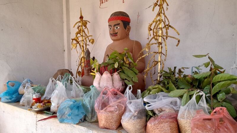 អ្នកតា របស់​ជនជាតិ​កួយ នៅព្រះវិហារ