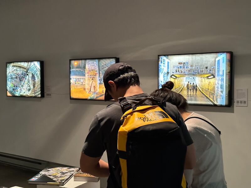  有參觀者認為展覽有助承傳歷史，亦有人坦言觀展心情複雜。（胡彗藍攝）