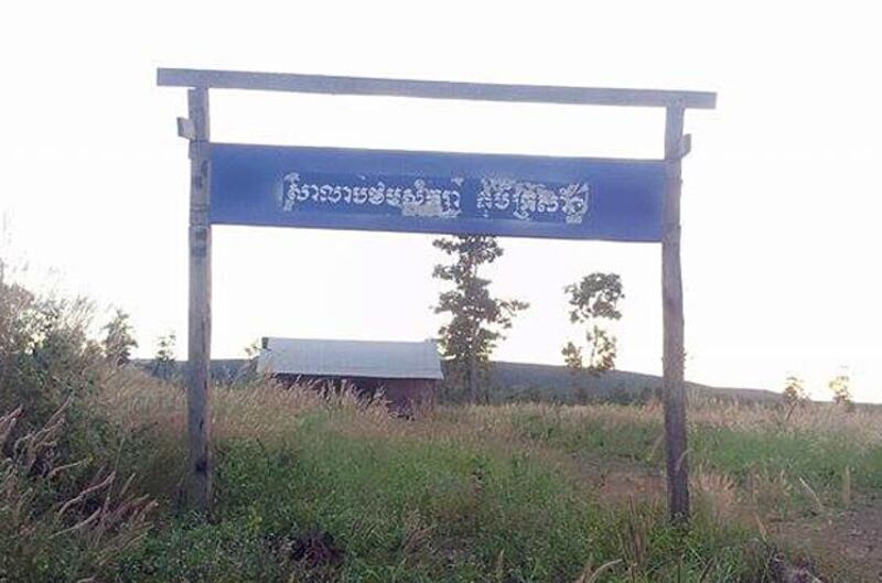សាលា​បឋមសិក្សា​​​ភូមិ​ក្រសាំង ឃុំ​ស្នួល ស្រុក​ស្នួល ខេត្ត​ក្រចេះ។ រូបថត​ថ្ងៃ​១៧ ធ្នូ ២០១៤