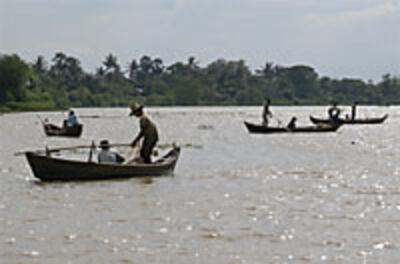 irrawady_river_boat_200px.jpg