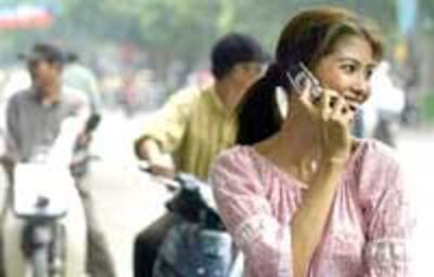 PhoneGirl200.jpg