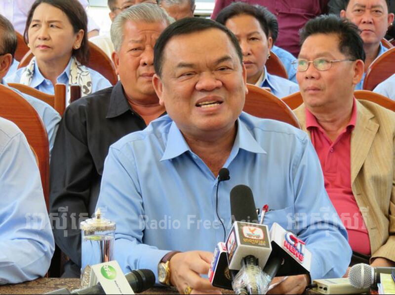 លោក ញឹក ប៊ុនឆៃ ធ្វើ​សន្និសីទកាសែត​​ប្រកាស​បង្កើត​គណបក្ស​ថ្មី នៅ​ថ្ងៃ​ទី​៣ ខែ​កុម្ភៈ ឆ្នាំ​២០១៦ នា​រាជធានី​ភ្នំពេញ។ RFA/San Sel