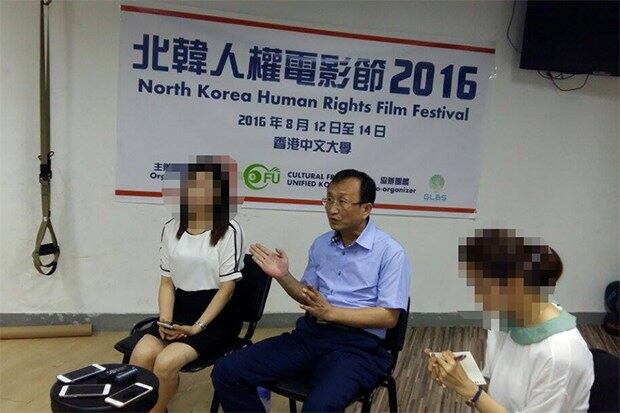 북한인권영화제 참석차 홍콩에 간 도명학 대표(가운데).