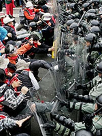 hk_wto_protest150.jpg