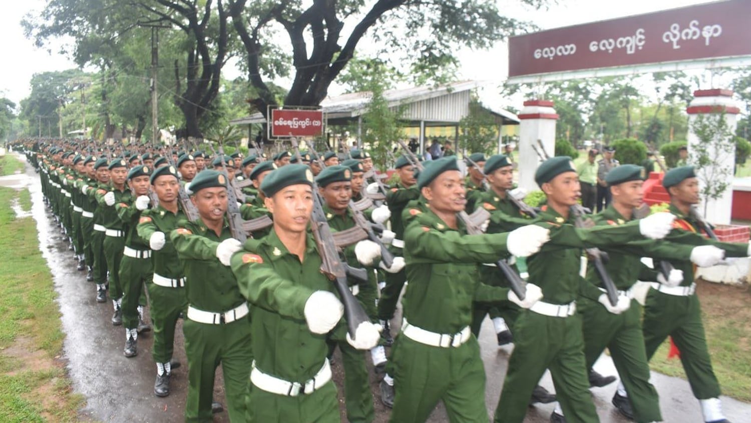 တစ်နှစ်အတွင်း လူငယ် သုံးသောင်းကျော် စစ်မှုထမ်းဥပဒေနဲ့ဖမ်းဆီးစုဆောင်းခံထားရ
