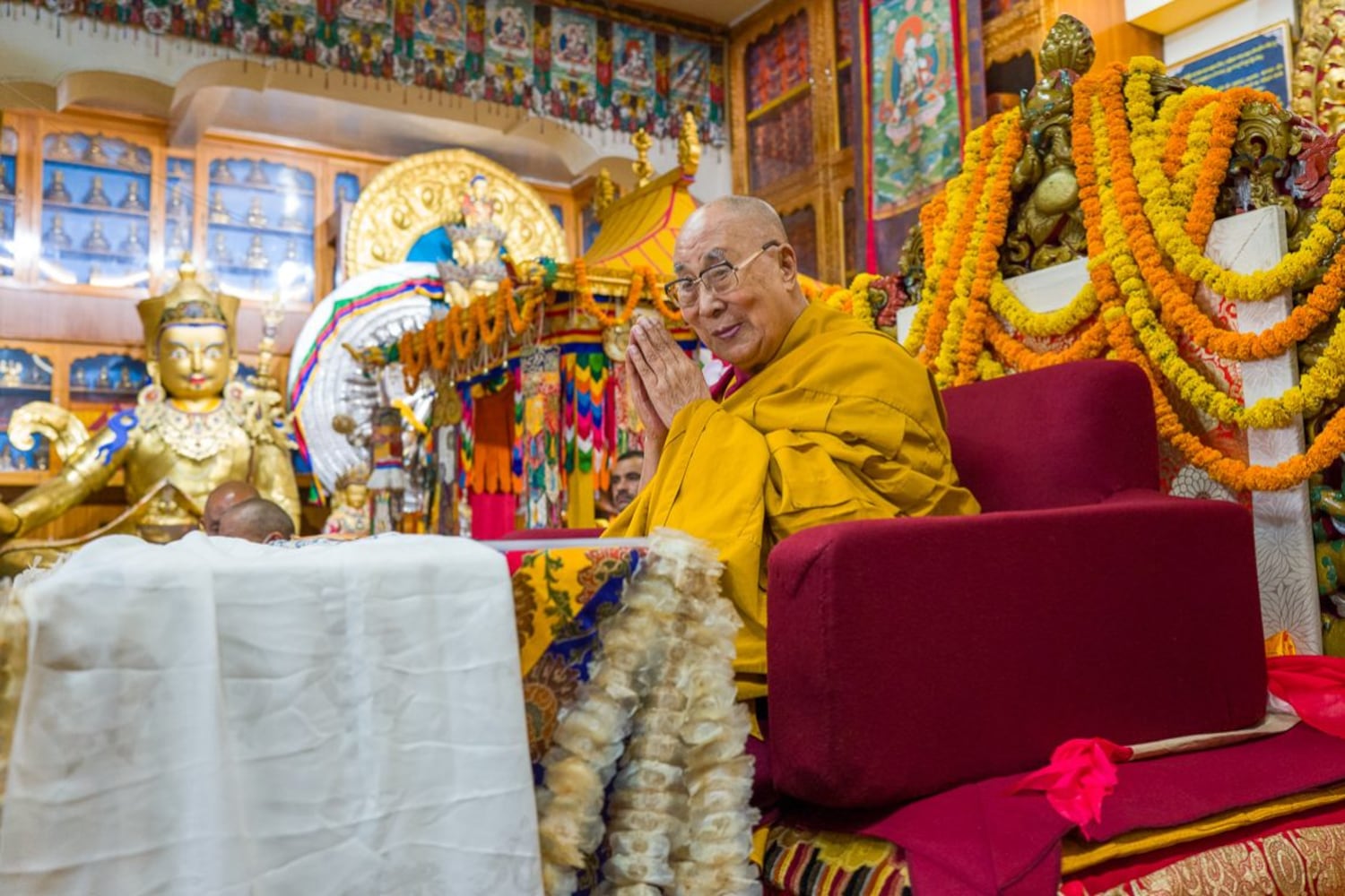 སྤྱི་ནོར་༧གོང་ས་༧སྐྱབས་མགོན་ཆེན་པོ་མཆོག་གི་ཞབས་པུས་གཡོན་མར་གཤཊ་བཅོས་ལེགས་གྲུབ་བྱུང་པ།